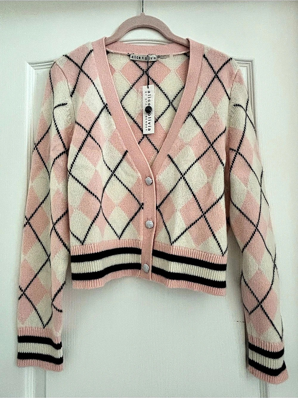 🌺NWT Alice + Olivia Grace Argyle Cardigan Pink & Cream